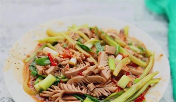 30年大厨教你秘制“泡椒腰花”，简易做法，一看就会，解馋又下饭