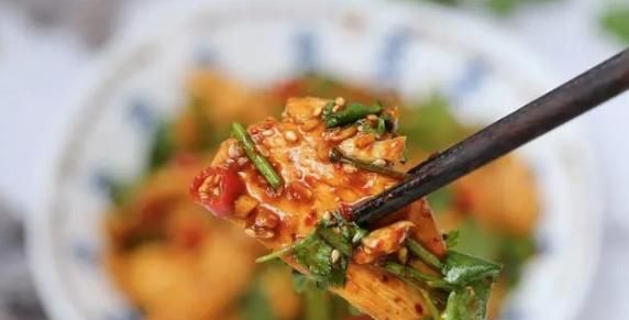 自从学会鸡胸肉这个做法,减肥都没那么痛苦了,低脂低卡倍儿好吃