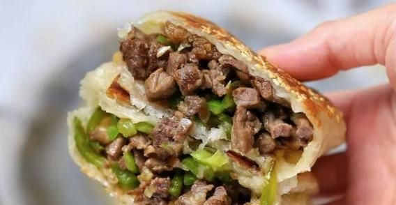 手抓饼又有新吃法,做成香酥美味的牛肉饼,用料十足一个就管饱!