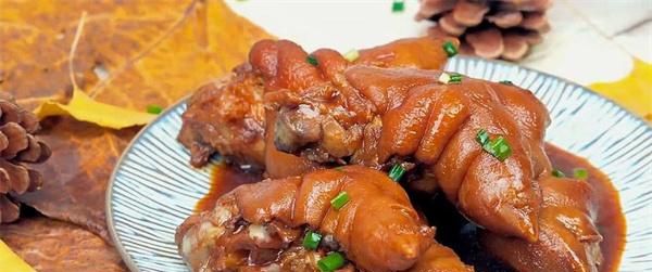 猪蹄这做法软烂脱骨肥而不腻富含胶原蛋白营养百分百