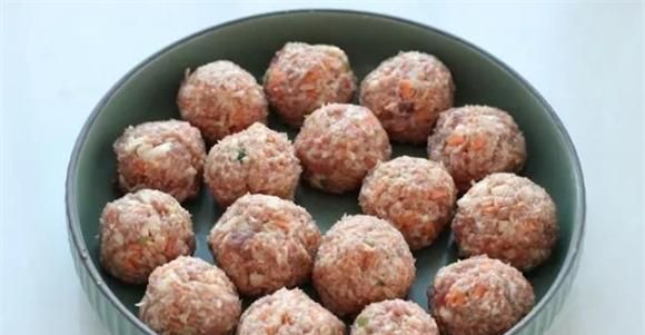 肉丸子不用油炸，蒸着吃香嫩美味营养不流失，老少皆宜倍儿健康！