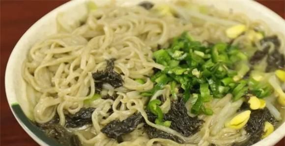 河南人最爱吃的2种面条做法，有菜有肉，一天不吃想得慌，真香