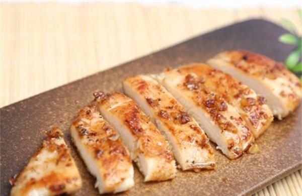 酸甜菠萝鸡胸肉 开胃美味 勾起你的食欲 让你忍不住垂涎欲滴