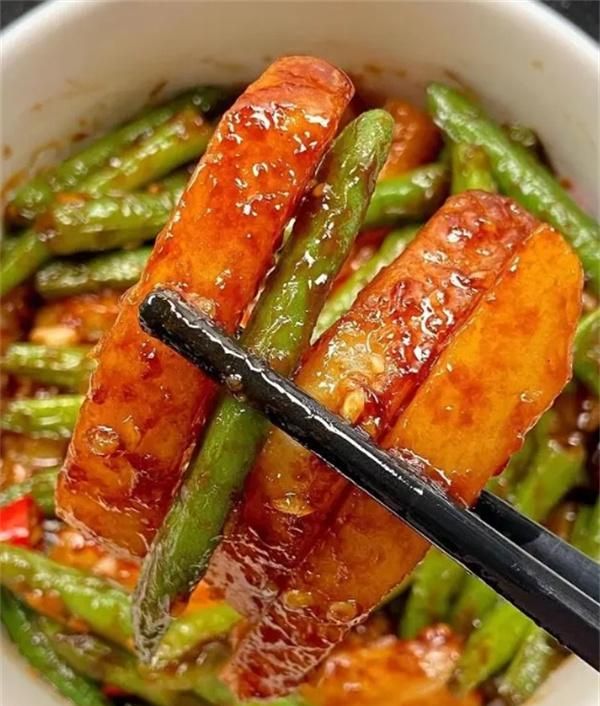 土豆烧豆角做法，手把手教你，酱香浓郁超下饭，20多年没吃够！