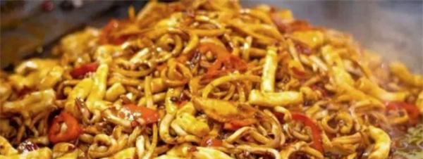 爆浆口感，吃一次就回不去的铁板鱿鱼炒年糕做法，再配好酒味更好