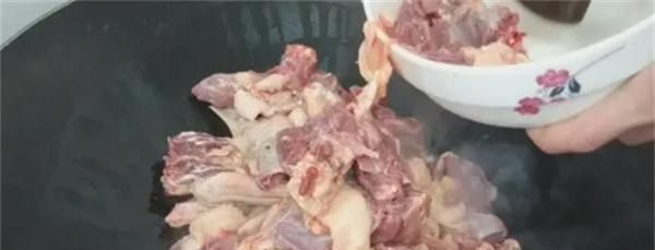 吃鹅肉,还是最爱客家一个传统做法,香气十足味道好,越啃越过瘾