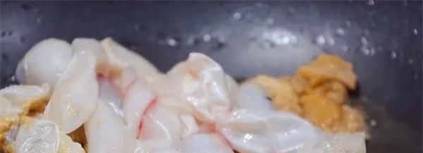 鱼籽和鱼泡别再扔了，回家处理干净，学会这3种做法，麻辣够味