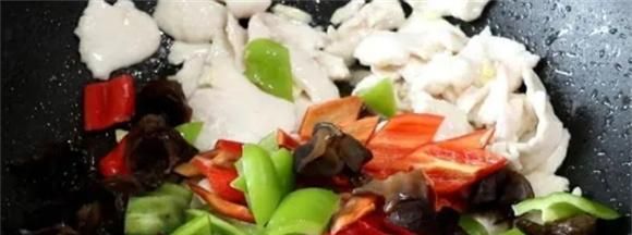 吃鸡胸肉怎么做才不腥？推荐3种吃法，减脂瘦身，好吃不长肉