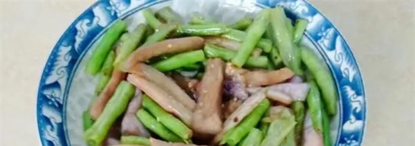 豆角炒茄子 有人直接下锅炒 难怪炒得不好吃 教你正确做法