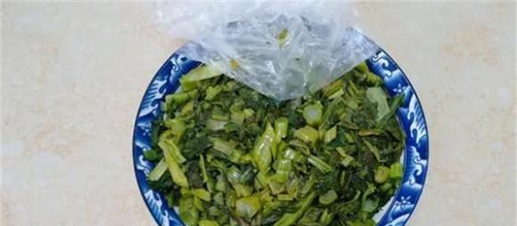 冲菜炒肉怎么做才好吃,这个步骤很重要,千万别偷懒