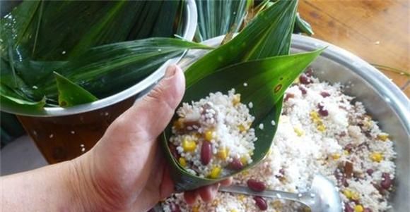 特色粽子的做法 把握正确配料及制作技巧 粽子鲜香软糯特别好吃