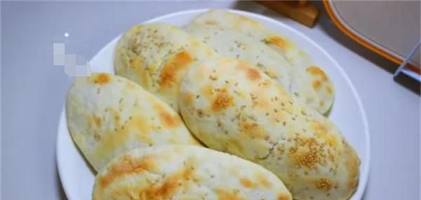 做法超简单的豆沙烧饼外皮酥脆，柔软，咬一口满嘴香