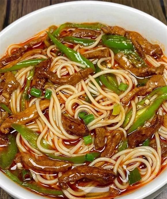 青椒肉丝面家常做法 Q弹劲道简单又味美好吃爆了
