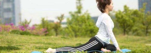 三角肌拉伸动作