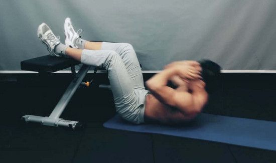 仰卧起坐能练腹肌吗