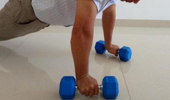 练哑铃的危害