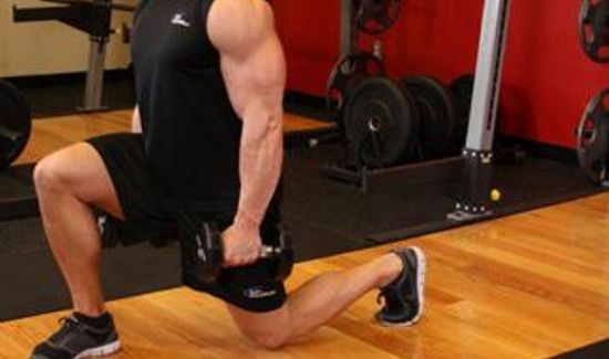哑铃大腿训练动作
