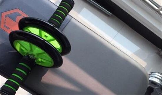 健腹轮需要带护腰吗