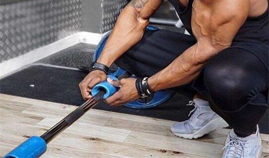 弹力绳能练出胸肌吗