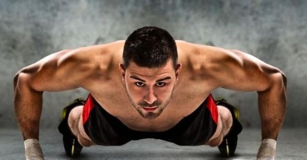 在家徒手怎么俯卧撑练胸肌