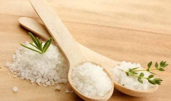 衣服沾上了葡萄酒怎么办