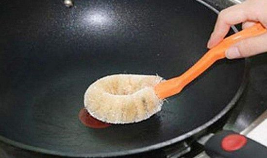 家里铁锅生锈怎么处理