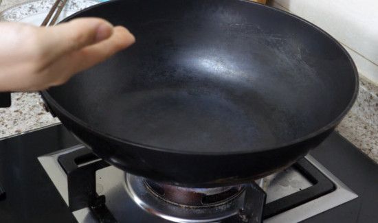 炒菜铁锅生锈怎么处理