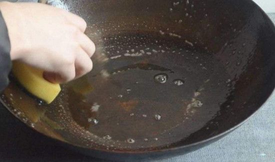 炒菜铁锅生锈怎么处理
