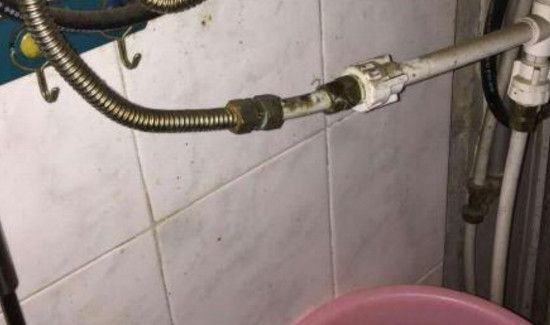 家里水管漏水怎么办