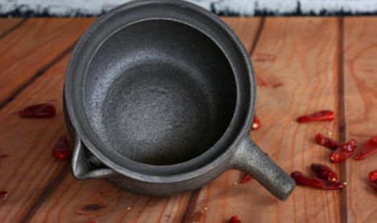 砂锅首次使用方法及保养