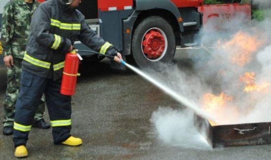 灭火器的使用方法三步