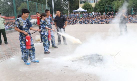 灭火器的使用方法三步