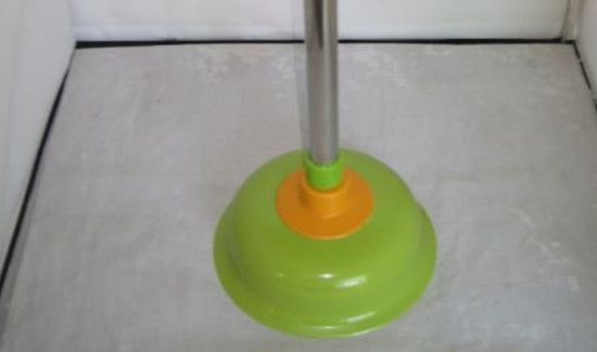 马桶被硬物堵了怎么办