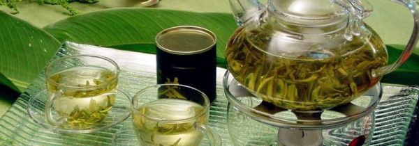 为什么龙井茶泡出来是红色的