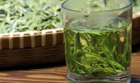 龙井茶应该用多少度的水来泡