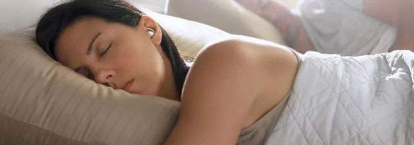 晚上睡觉带耳塞好吗