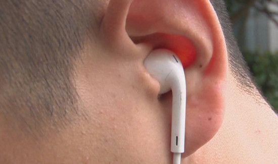 晚上睡觉带耳机听歌好吗