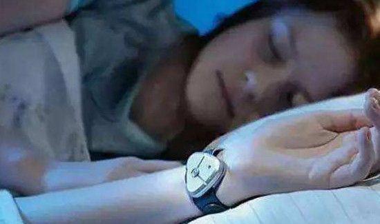 晚上睡觉带手表好吗