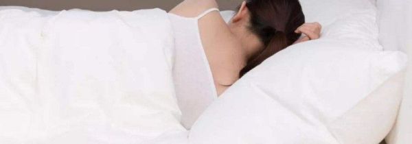 睡觉要不要垫枕头