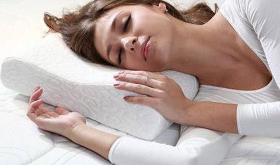 睡觉要不要垫枕头