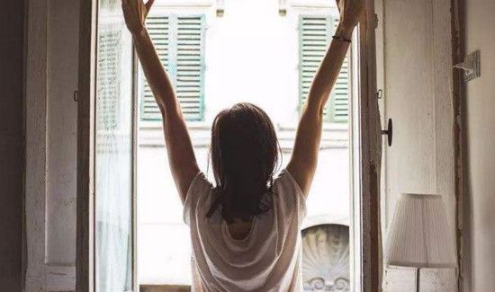 睡觉要不要开窗户