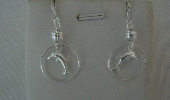 睡觉要不要摘耳钉