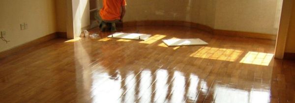 地板上的污渍怎么清除