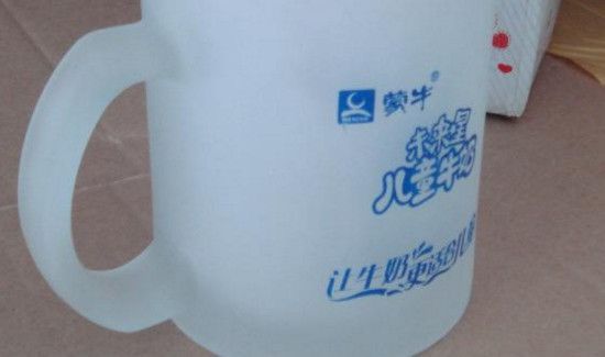 杯子上的胶怎么去除