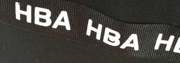 衣服上字母胶皮快掉了