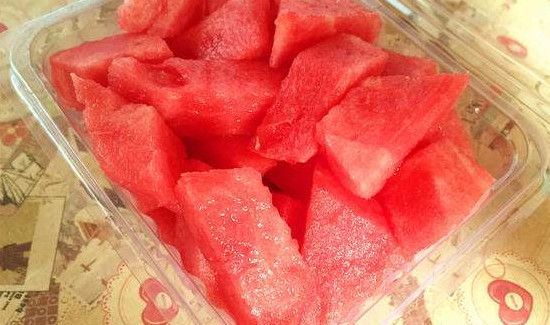 西瓜不能和什么一起吃会中毒