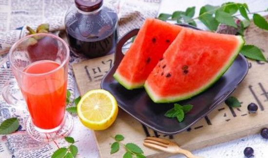 西瓜不能跟桃一起吃吗