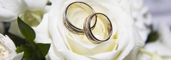 男生左手食指戴戒指什么意思