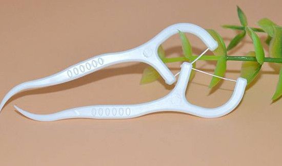 后槽牙怎么用牙线棒