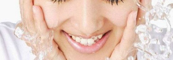 洗完脸之后不要立即将脸蛋擦干